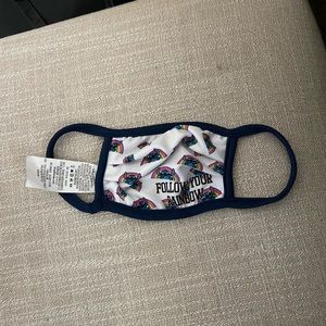 NWOT - size youth small stitch mask